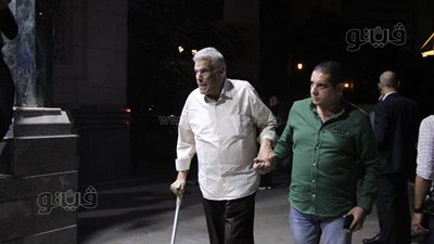 إبراهيم عبد المجيد وفاطمة المعدول يقدمان العزاء لأسرة بهاء طاهر | صور