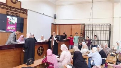 طلاب داخل القفص.. حقوق السادات تنظم محاكاة لمحاكمة| صور