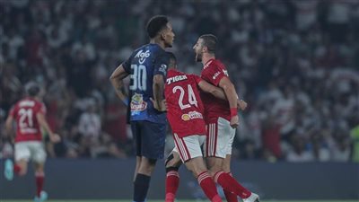 الأهلى يواصل الاحتفال بالفوز على الزمالك في السوبر