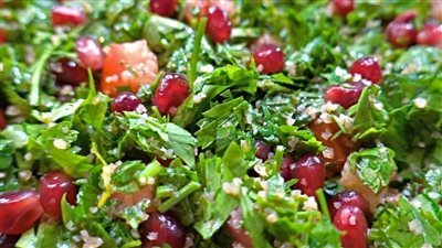 طريقة عمل سلطة البرغل بحبوب الرمان |فيديو 