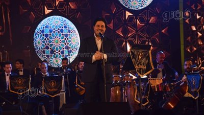 ملحم زين يبدأ حفله بـ