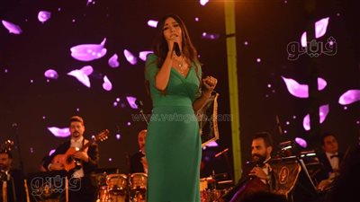 برومانسية الزمن الجميل والمعاصر.. جنات تبدع في مهرجان الموسيقى العربية|صور