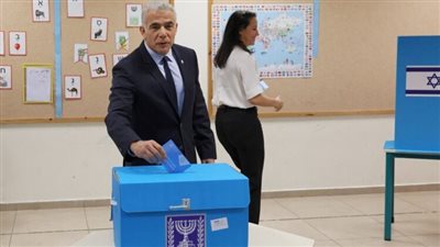 رئيس الوزراء الإسرائيلي يدلي بصوته في انتخابات الكنيست