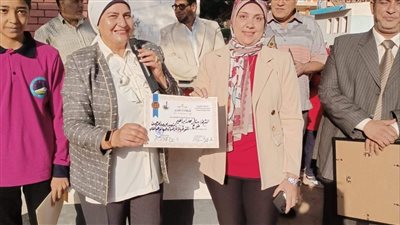 تعليم القليوبية: تكريم الطلاب الموهوبين في طابور الصباح لتشجيعهم 