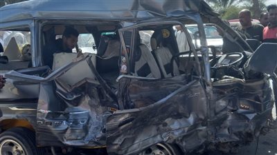 مصرع موظف وإصابة 5 أشخاص في حادث تصادم سيارتين بسوهاج 