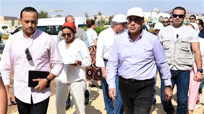 رئيس الوزراء يتفقد المستشفى الميداني المُجهز داخل نطاق المركز الدولي للمؤتمرات بشرم الشيخ