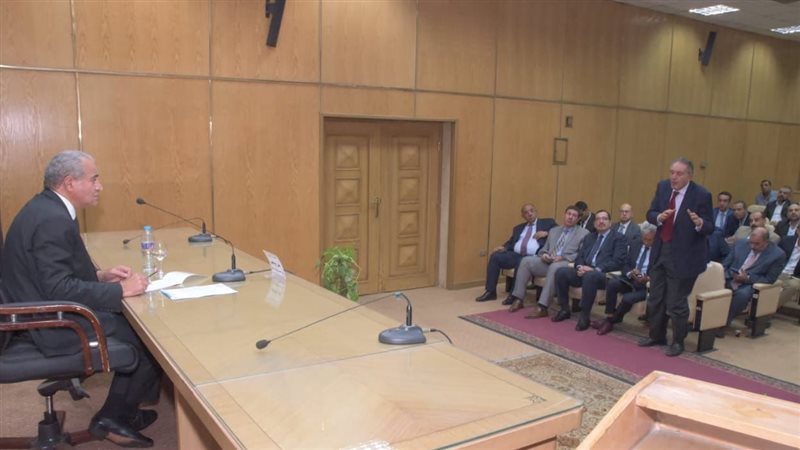 وزير التموين خلال