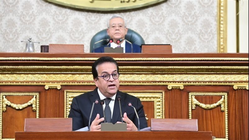 وزير الصحة الدكتور