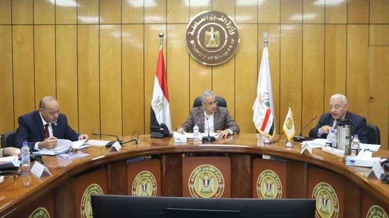 حسن شحاتة وزير القوى