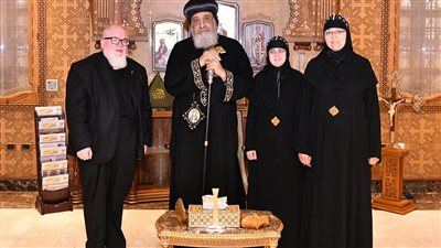 البابا تواضروس يستقبل راهبتين قبطيتين تدرسان في أيرلندا