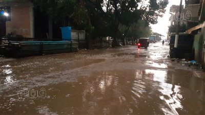 صوت الرعد ولمعان البرق.. شاهد سقوط أمطار متفاوتة في الغربية 