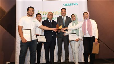 وزير التعليم يكرم طلاب مدارس المتفوقين في العلوم والتكنولوجيا 