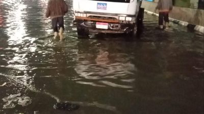 شاهد.. استمرار سقوط الأمطار وتراكم المياه بشوارع القليوبية