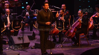 بإبداعات القيصر والعندليب.. همام إبراهيم يسحر جمهور مهرجان الموسيقي العربية | صور
