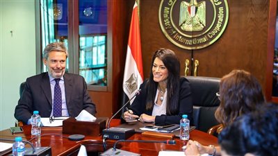 التعاون الدولي تبحث إجراءات الشريحة الرابعة من برنامج مبادلة الديون المصري الإيطالي