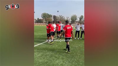 جهاز ولاعبو منتخب ٢٠٠٦ يقدمون العزاء لعمر سيد معوض في وفاة جدته| فيديو