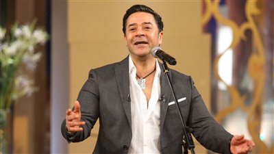 في عيد ميلاده الـ 62.. 5 زيجات في حياة مدحت صالح.. وهذه قصتهم