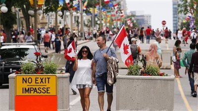 بسبب الشيخوخة ونقص العمالة.. كندا تخطط لاستقبال 1.45 مليون مهاجر حتى 2025