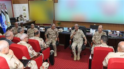 وزير الدفاع يشهد المرحلة الرئيسية لمشروع مراكز القيادة التعبوي 