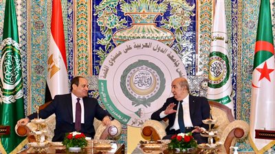 السيسي لرئيس الجزائر: حريصون على الدفع قدمًا بأطر التعاون الثنائي بين البلدين 
