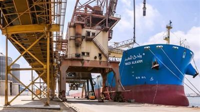 تداول ٢٧ سفينة بضائع متنوعة في ميناء دمياط 