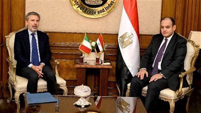 وزير الصناعة يبحث مع سفير إيطاليا تنمية العلاقات الاقتصادية والاستثمارية المشتركة 