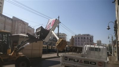 حملات بالإسكندرية تسفر عن إزالة 44 إعلانا مخالفا