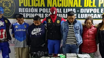 بزي تنكري للأرملة السوداء.. شرطة بيرو تضبط عصابة مخدرات في عيد الهالوين 