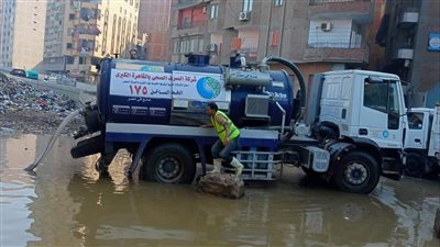 تواصل رفع آثار الأمطار من شوارع شبرا الخيمة | صور 