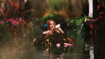 كنا بننطق غلط... أديل تكشف النطق الصحيح لاسمها | فيديو