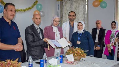 مسعود يكرم العاملين بقسم النساء والتوليد بمستشفى القنايات المركزي بالشرقية 