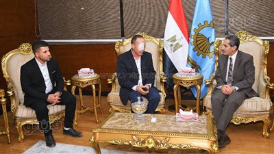 محافظ الغربية يكرم سائق قطار المنصورة ومساعده لتفانيهما في العمل|صور