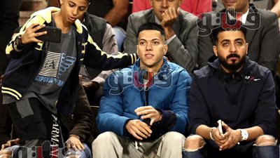 بدون الصبغة.. إمام عاشور يحضر مباراة الزمالك وإنبي |فيديو وصور