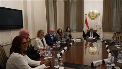 وزير التعليم يناقش ملفات التعاون مع وفد هيئة كامبريدج للامتحانات