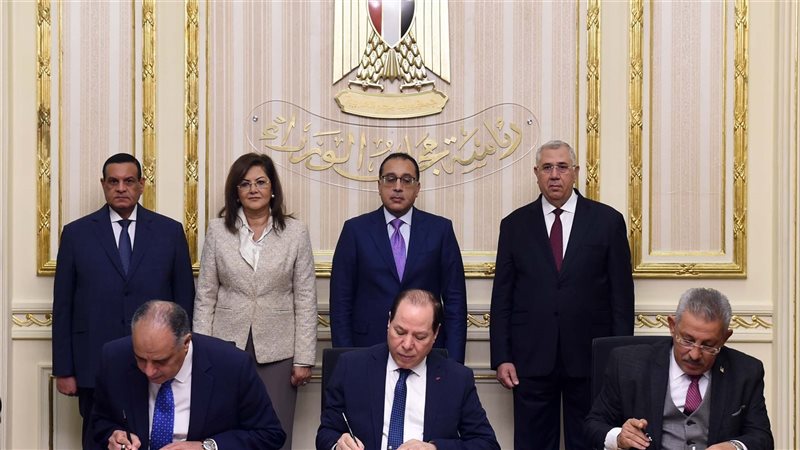جانب من توقيع الاتفاقية