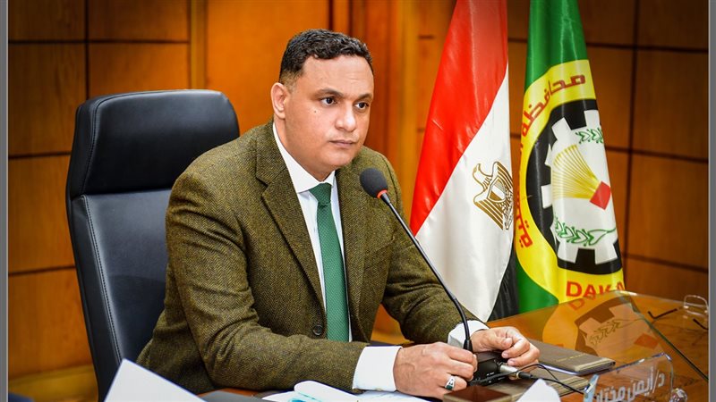 الدكتور ايمن مختار