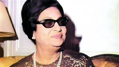 رفعت علم الاتحاد.. وزيرة الثقافة الإماراتية تكشف كواليس اَخر رحلات لأم كلثوم |فيديو