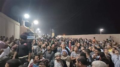 توافد الأقباط على دير الرزيقات بالأقصر في عيد تكريس أول كنيسة باسم الشهيد مارجرجس | صور