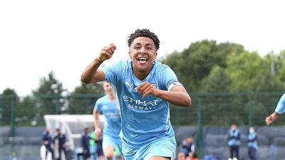 مانشستر سيتي على أعتاب تجديد عقد مدافعه الشاب حتى 2030