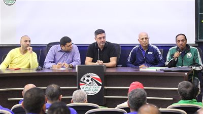 فيتوريا يشارك في دورة إعداد المحاضرين باتحاد الكرة| صور