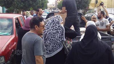 إقبال جماهيري على سيارات بيع السلع الاستراتيجية بالإسماعيلية| صور