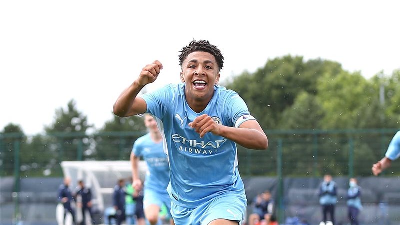 ريكو لويس لاعب مانشستر