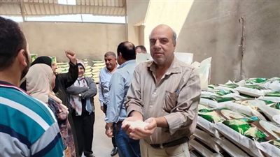  مبادرة ضد الغلاء.. الدقهلية تبيع الأرز للمواطنين ب12 جنيها للكيلو أمام مجلس مدينة شربين| صور 