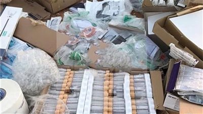ضبط ٧٦٥٠ قطعة مستلزمات طبية مجهولة و٣٣ ماكينة خياطة بجنوب الجيزة