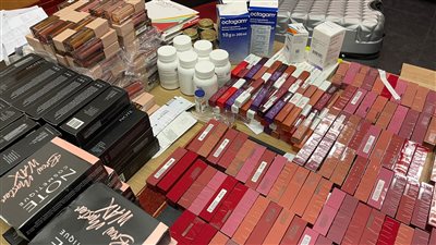 إحباط محاولة تهريب شحنات من الأجهزة الإلكترونية ومستحضرات التجميل بمطار القاهرة