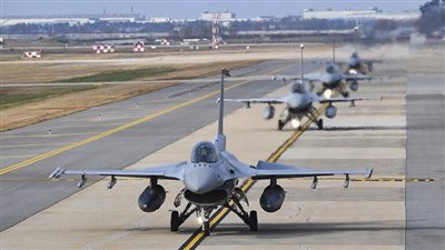 كوريا الجنوبية تأمر سلاح الجو بالتحرك بعد رصد 180 مسارًا لمقاتلات تابعة لبيونج يانج 