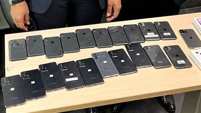 ضبط 24 هاتفا بحوزة راكب أجنبي وإحباط تهريب مخدرات مع آخر بمطار القاهرة 