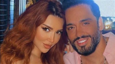 زوجة المطرب رامي جمال: نتخانق ألف مرة لكن مفرطش فيه