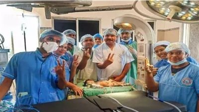 جراحة نادرة لاستئصال 8 توائم من جسد طفل يبلغ من العمر 21 يوما