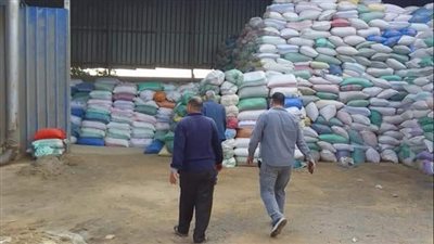 ضخ أطنان من الأرز المعبأ للبيع بالسعر الرسمي في دمياط